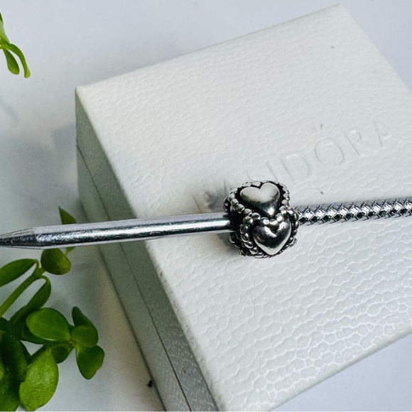 Authentic Retired Pandora ‘Everlasting Love’ S925 Charm - Picture 4 of 7